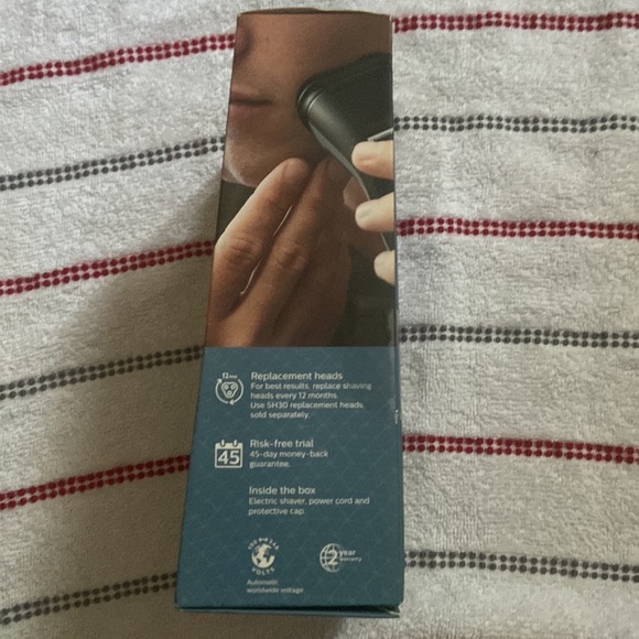 PHILIPS NORELCO Shaver 2300 - Picture 2 of 4